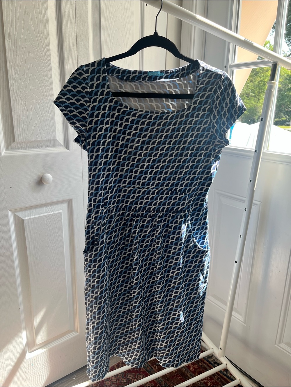 J. McLaughlin Classic Navy Wave-Print Scoop Neck Dress